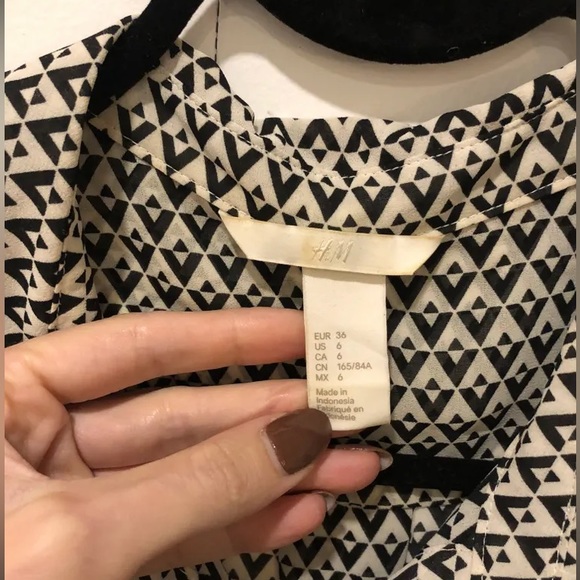 H&M sleeveless summer blouse - Picture 3 of 6